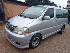 Toyota Regius 2000 Silver