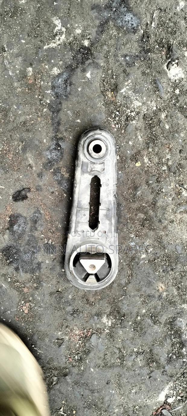 Gearbox Mountain Nissan Tiida - main view