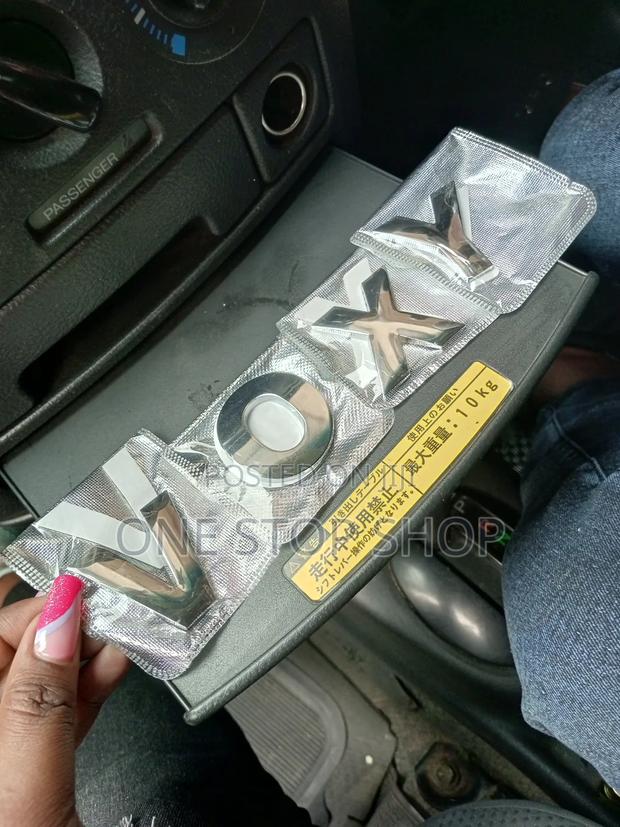 Voxy Replacement Lettering Badge - main view