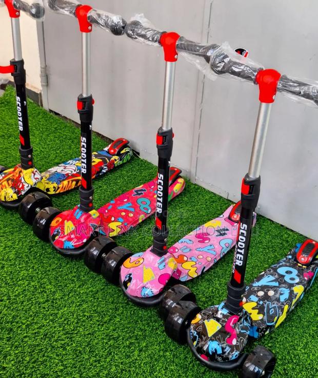 Scooter With Graffiti - thumbnail 3
