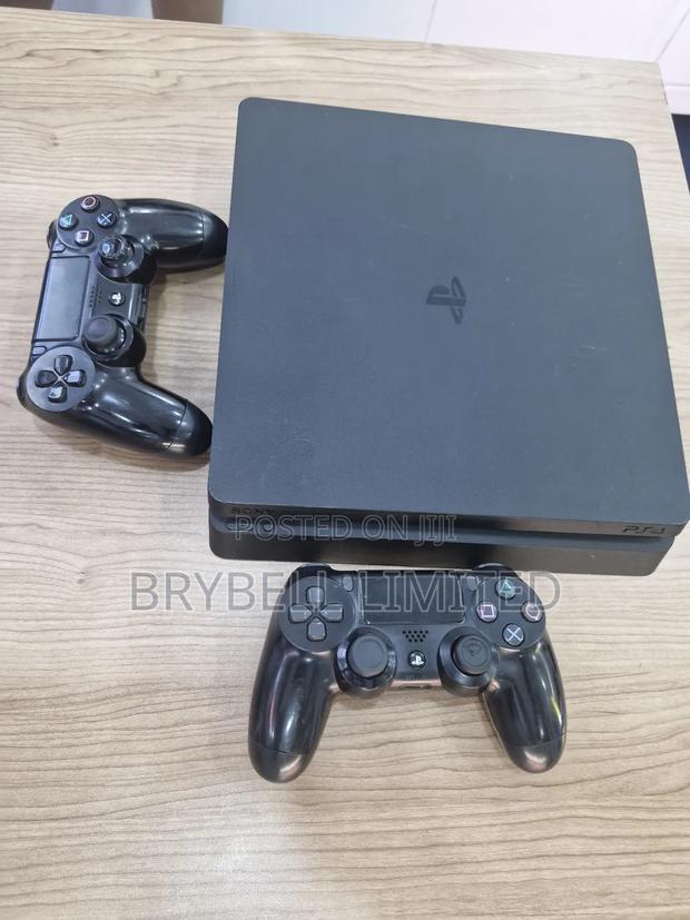 Play Station 4 Slim With 2 Controllers - thumbnail 3