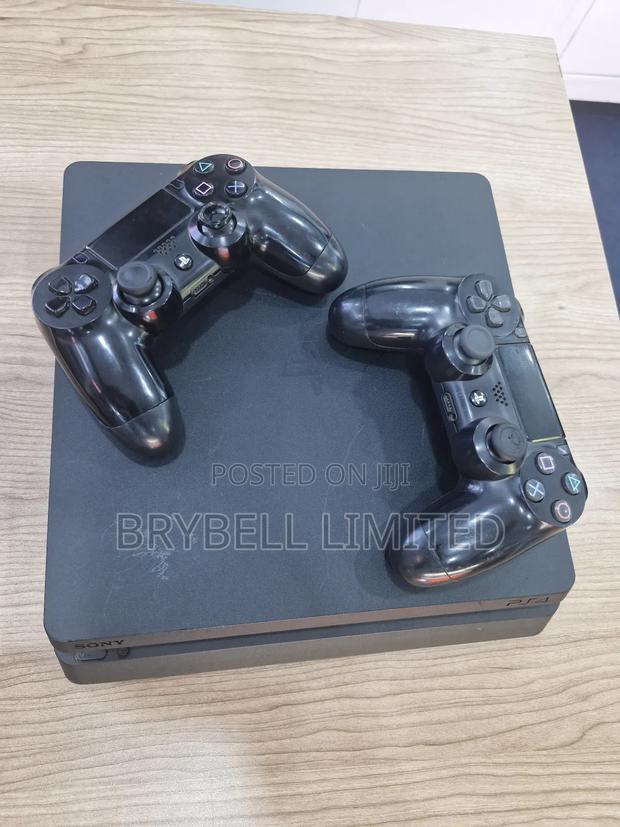 Play Station 4 Slim With 2 Controllers - thumbnail 5