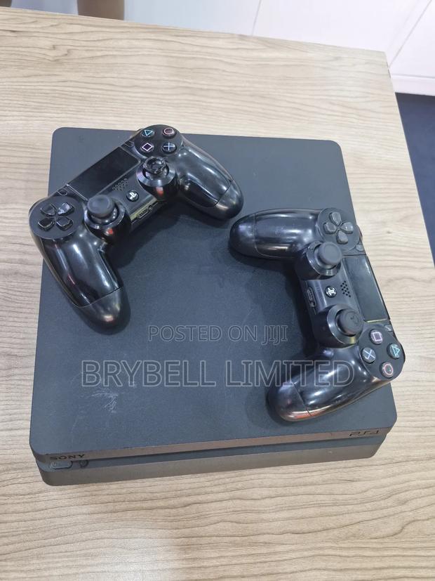 Play Station 4 Slim With 2 Controllers - thumbnail 6