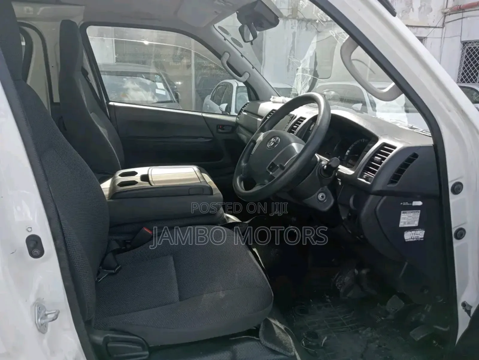 Toyota HiAce 2018 White