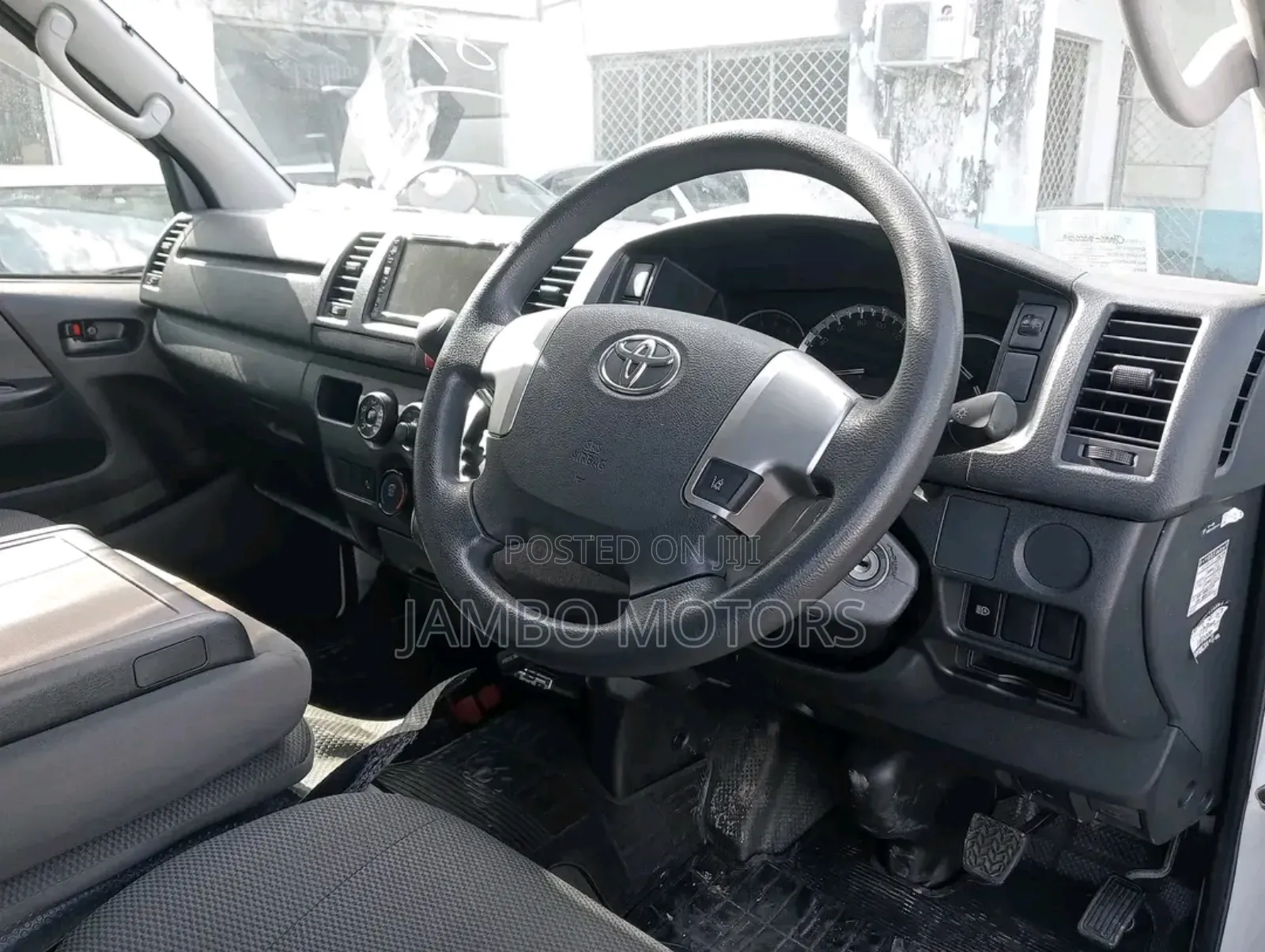 Toyota HiAce 2018 White