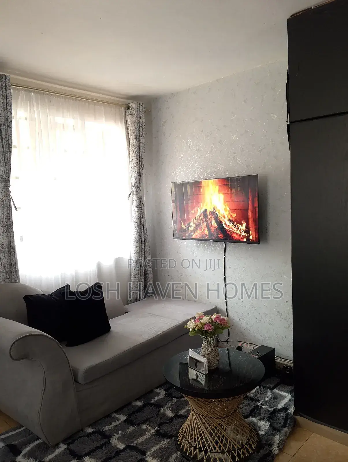 Grey Luxe Studio Airbnb in Roysambu TRM Drive
