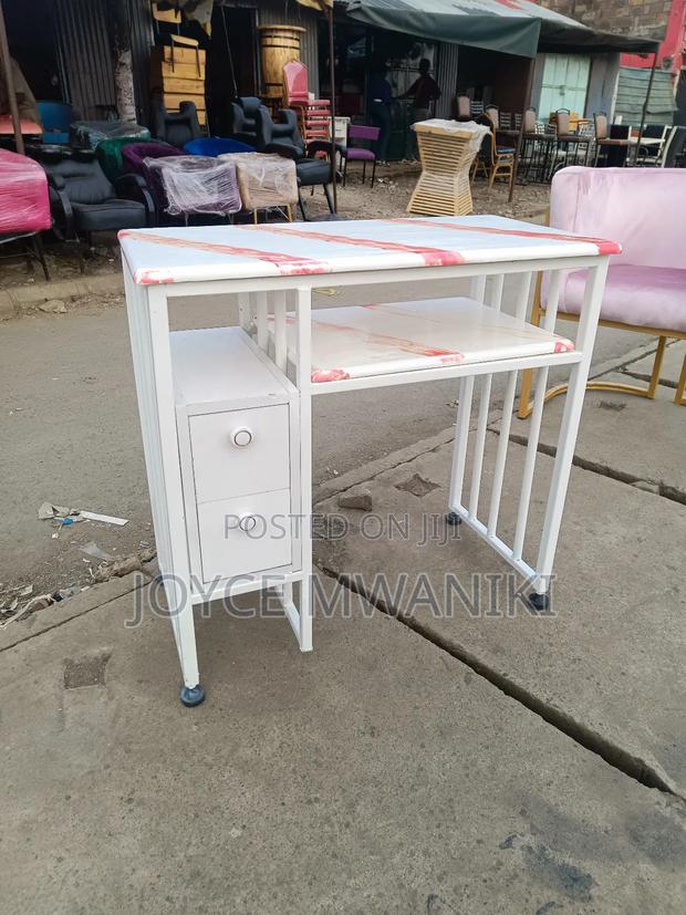 Manicure Marble Table, White and Pink Flowers - main view