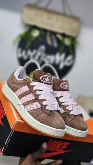Campus Ladies
36___40
 at 3300
1st Leather
Now on Offer