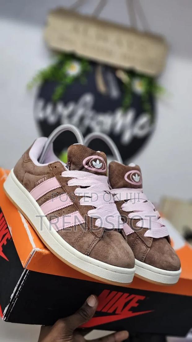 Campus Ladies
36___40
 at 3300
1st Leather
Now on Offer