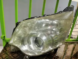Noah 2012 Headlight