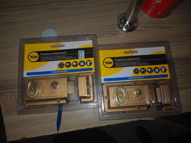 Night Latch Yale - main view