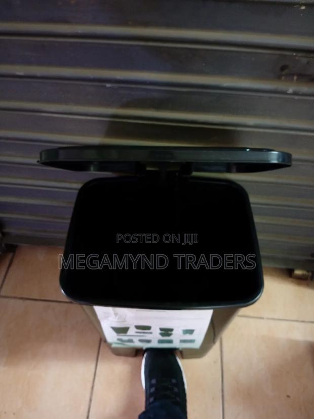 30 LTR Complast Giovanni Pedal Bin/Foot Dust Bin - thumbnail 4