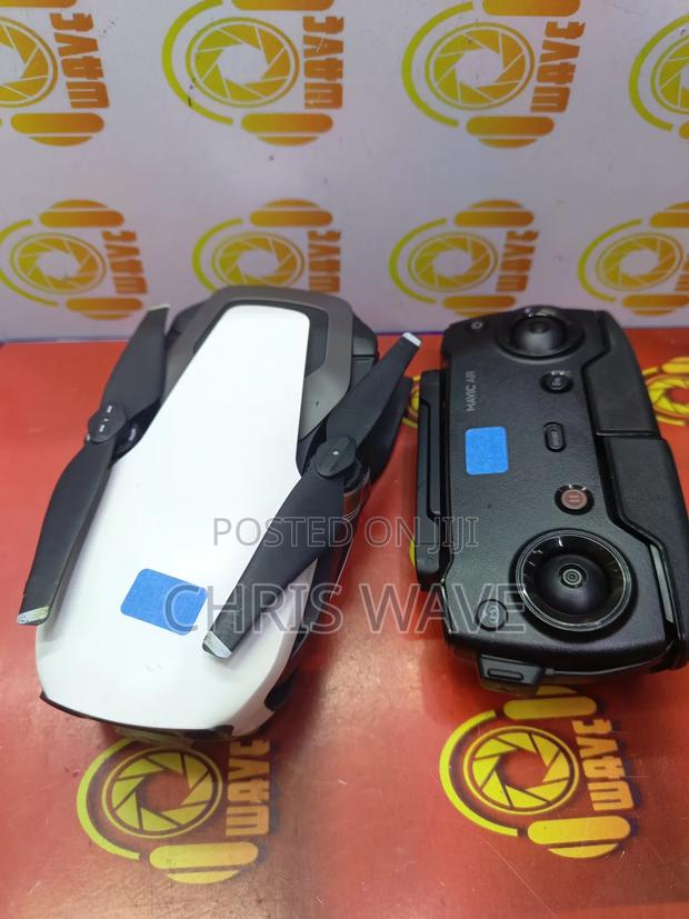 Mavic Air Drone With Extra Propeller - main view