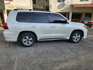 Toyota Land Cruiser 4.6 V8 AX 2013 Pearl