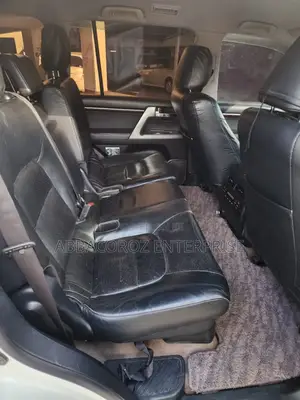 Toyota Land Cruiser 4.6 V8 AX 2013 Pearl