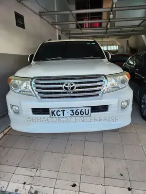 Toyota Land Cruiser 4.6 V8 AX 2013 Pearl
