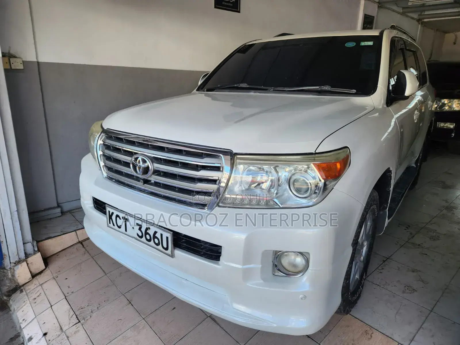 Toyota Land Cruiser 4.6 V8 AX 2013 Pearl