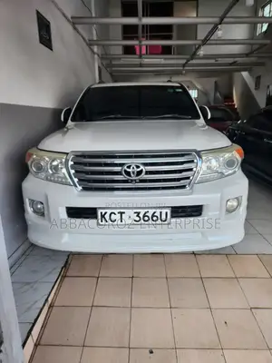 Toyota Land Cruiser 4.6 V8 AX 2013 Pearl