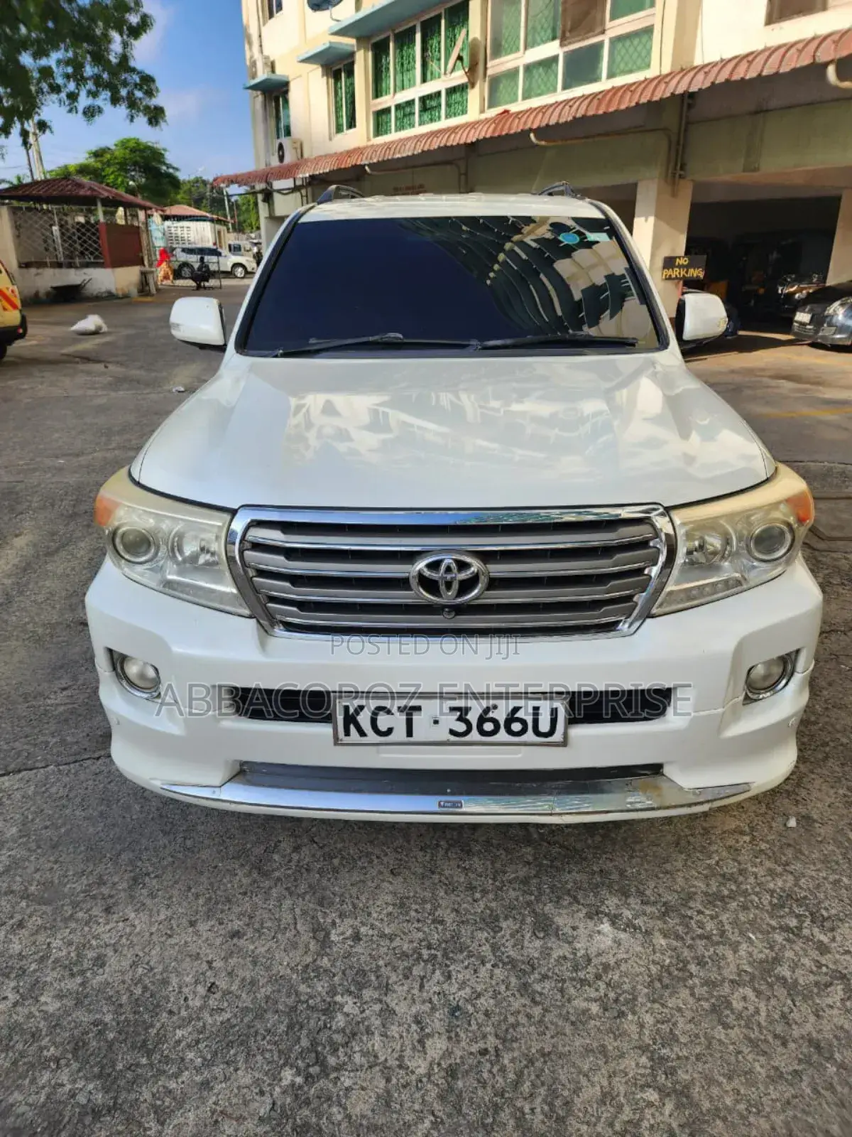 Toyota Land Cruiser 4.6 V8 AX 2013 Pearl