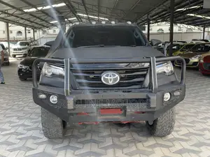 Toyota Fortuner 2.8 D AWD 2015 Gray