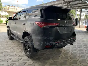 Toyota Fortuner 2.8 D AWD 2015 Gray