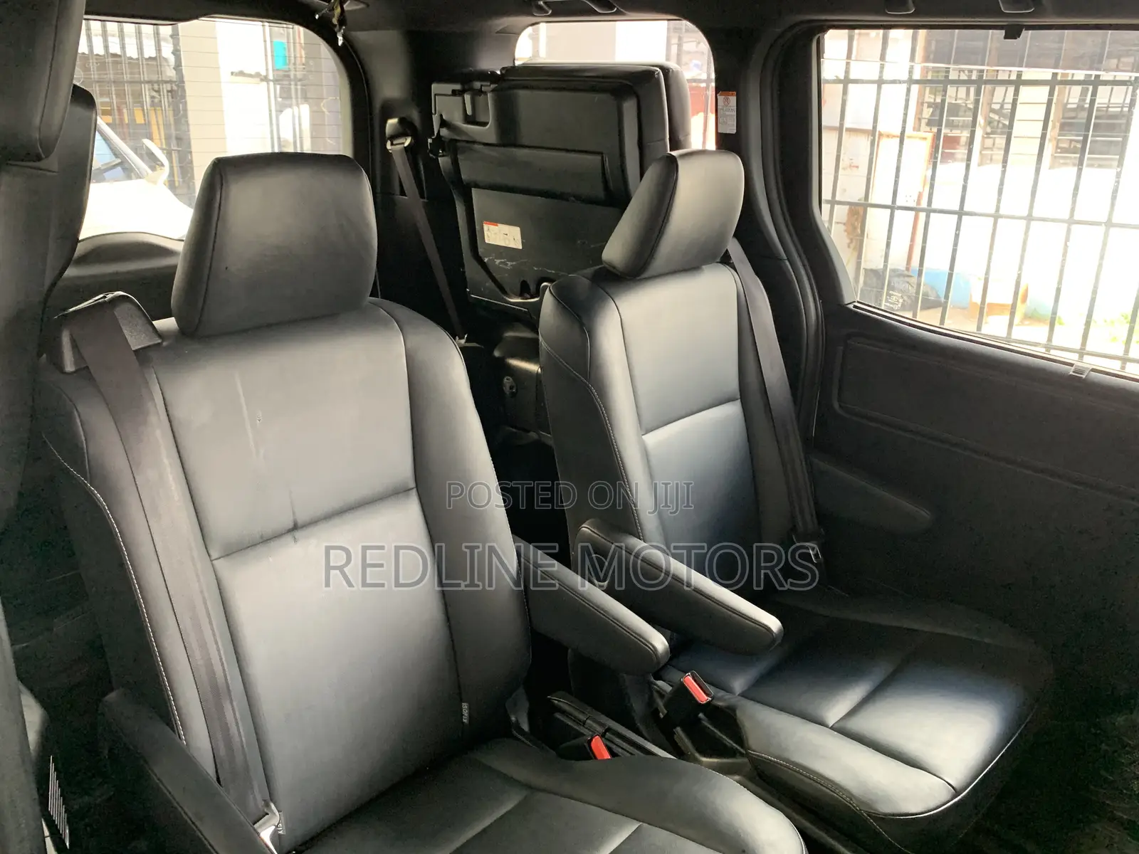 Toyota Esquire 1.8 FWD Hybrid (7 seater) 2017 Pearl