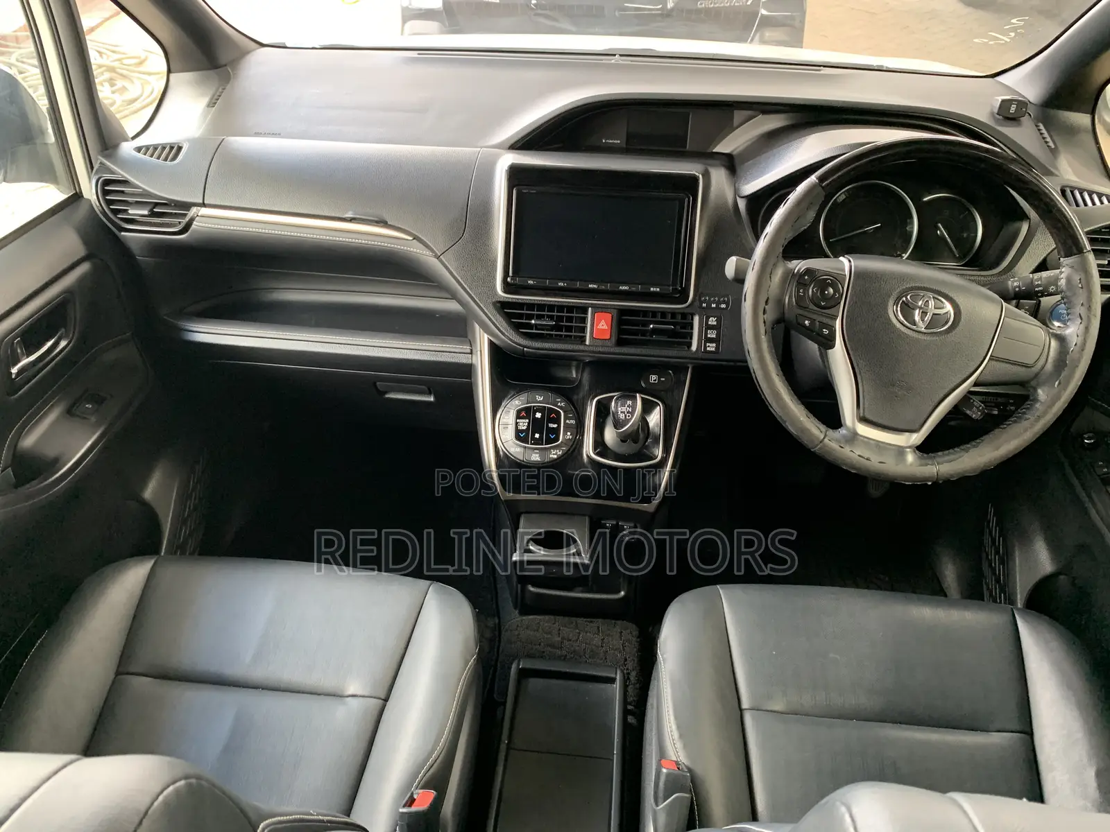 Toyota Esquire 1.8 FWD Hybrid (7 seater) 2017 Pearl