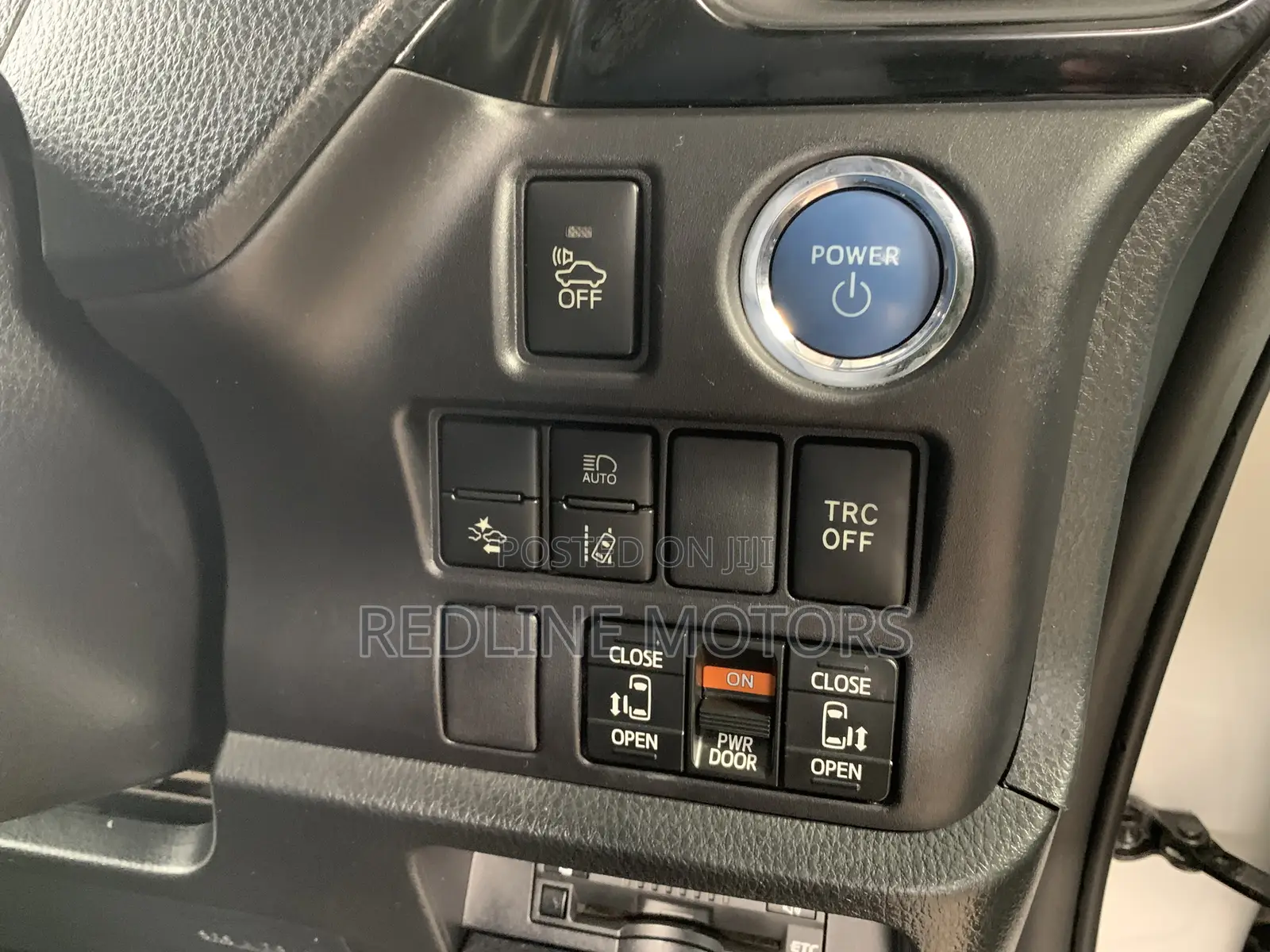 Toyota Esquire 1.8 FWD Hybrid (7 seater) 2017 Pearl