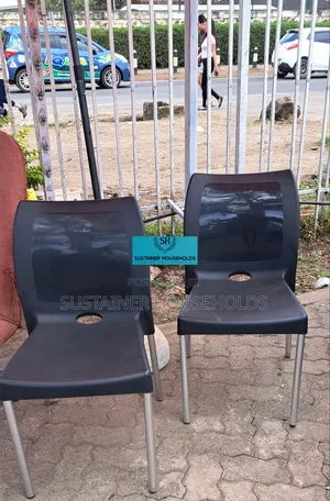 Bruno Plastic Chair in Black