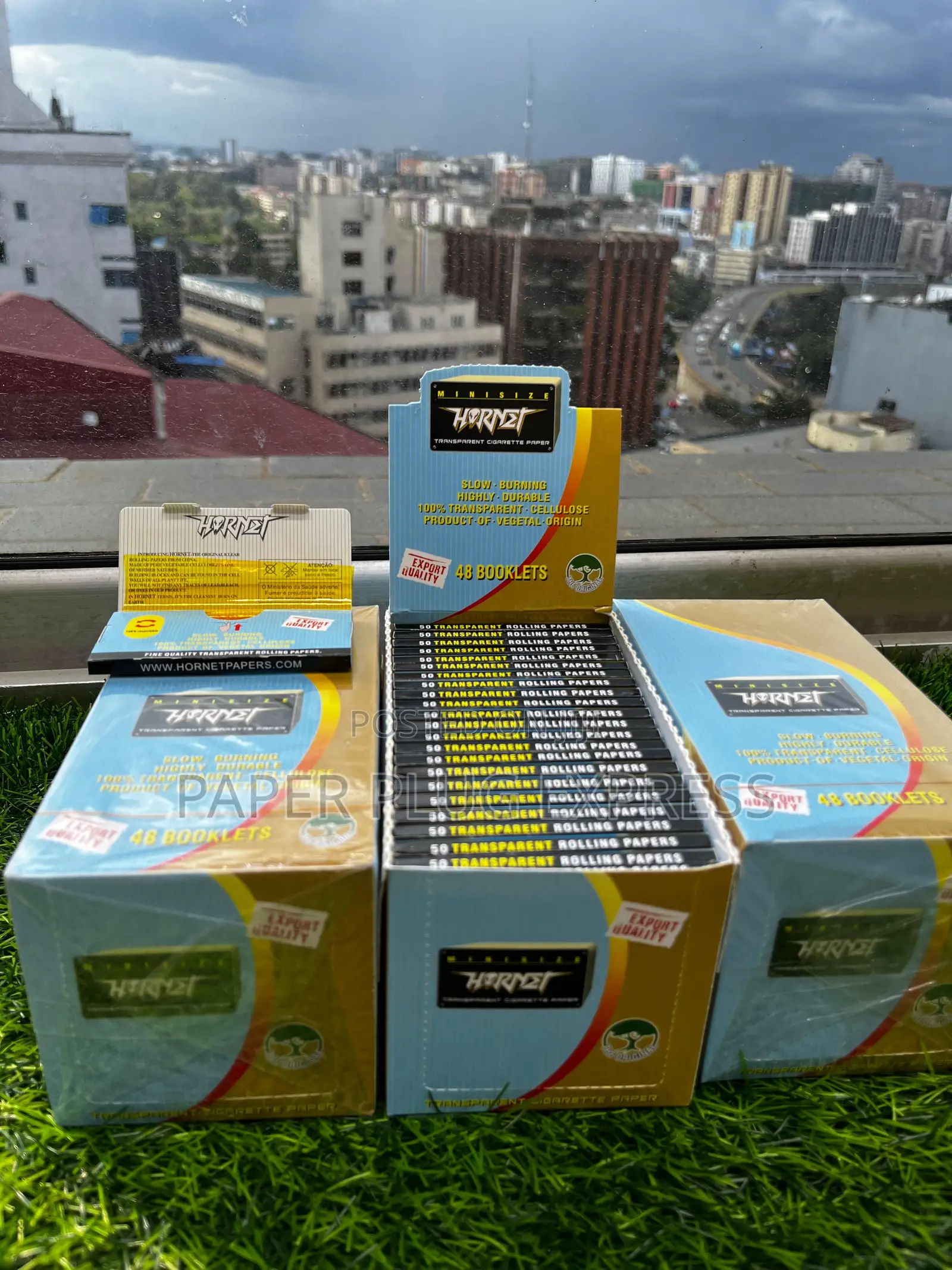 Hornet Gold Transparent Cellulose Rolling Paper 1 1/4 Size - Box