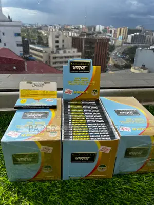 Hornet Gold Transparent Cellulose Rolling Paper 1 1/4 Size - Box