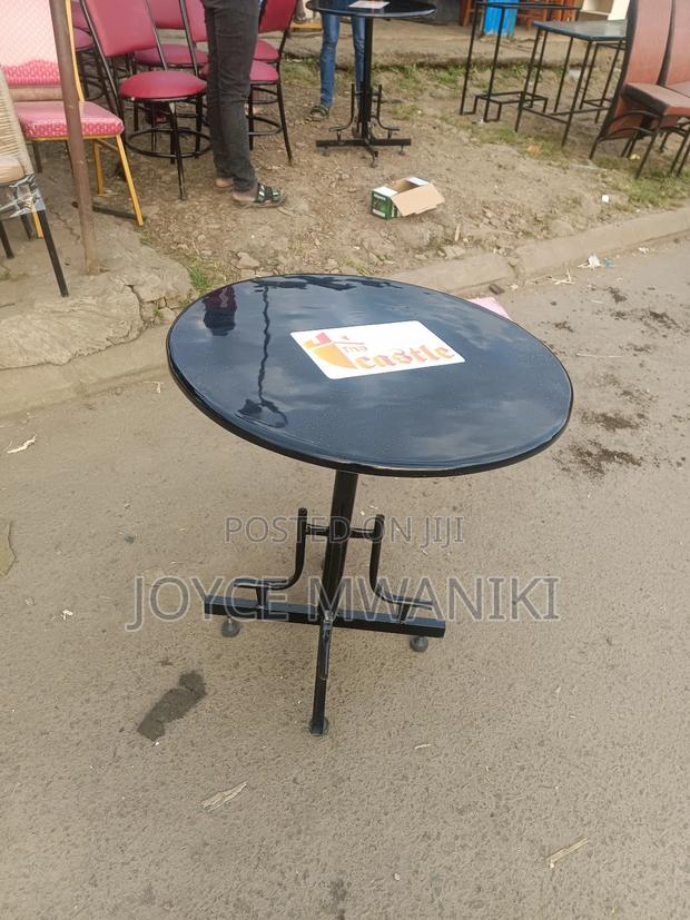 Round Marble Restaurant Table, Black With Branding 