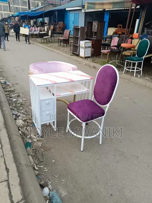 Manicure Set, Pink and Purple Seats.