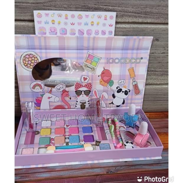 *Makeup Kit Set - main view