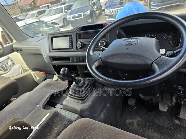 Toyota Coaster 2019 Grey - thumbnail 3