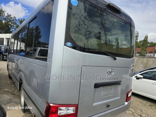 Toyota Coaster 2019 Grey - thumbnail 7
