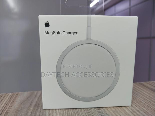 Apple Magsafe Wireless iPhone Charger - White - thumbnail 2