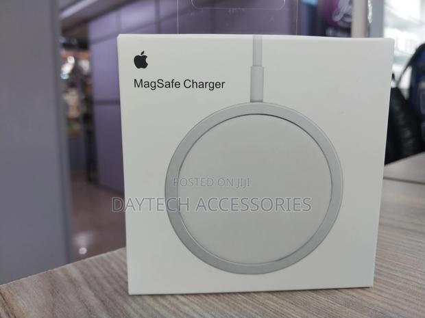 Apple Magsafe Wireless iPhone Charger - White