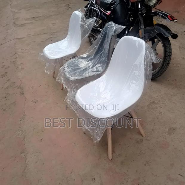 Aemes Visitors Chair