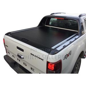 Aluminum Hand Retractable Pickup Truck Bed Cover Hard Tonnea