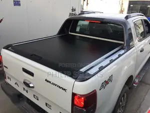 Aluminum Hand Retractable Pickup Truck Bed Cover Hard Tonnea