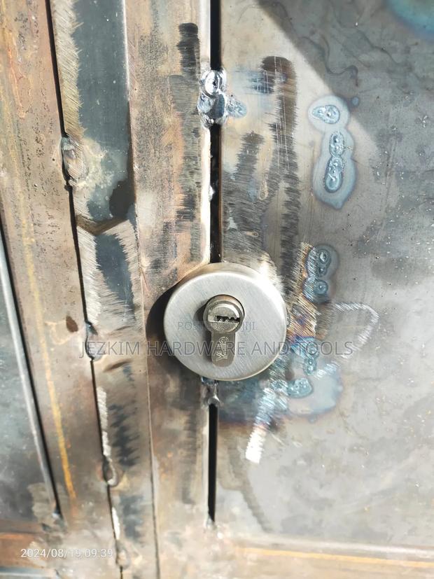 Deadlock Yale 3pins , 5keys With a Cylinder for Steel Doors - thumbnail 3