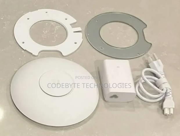 Ubiquiti Unifi AP AC Pro Indoor / Outdoor Access - main view