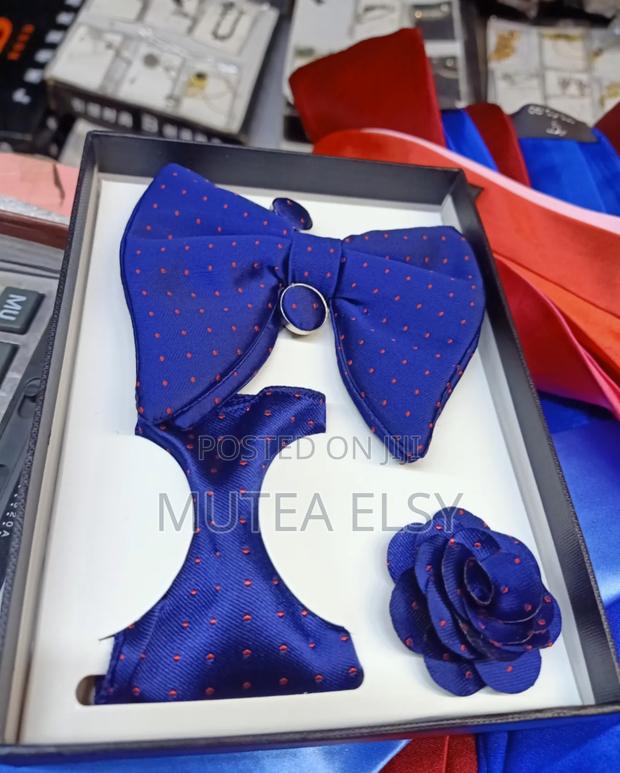 Royal Blue Emelard Green Dotted Butterfly Bowties Sets