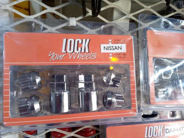 Nissan. Lock Nuts With Special Lock Nut - main view