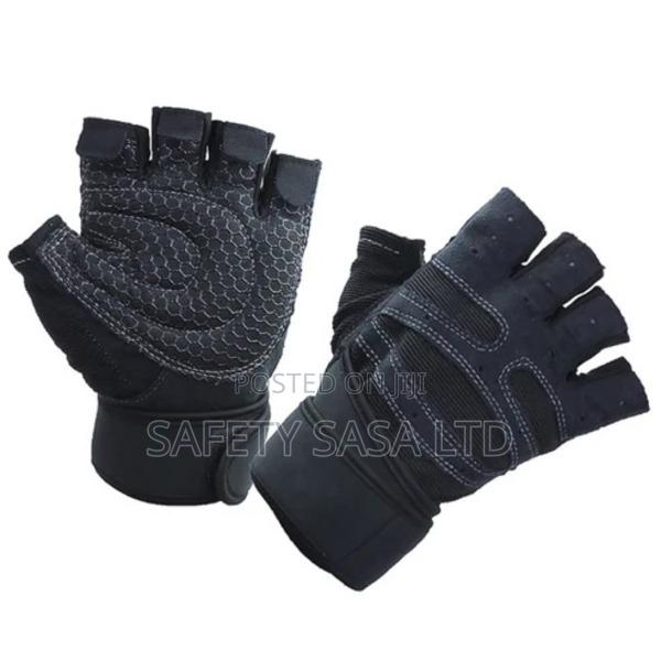 Pair Of Rugged Fitness Gloves - thumbnail 3