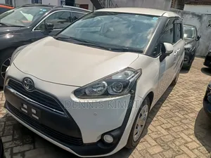 Toyota Sienta 2018 White