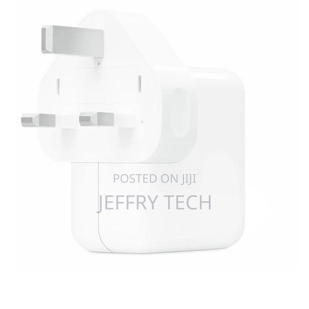 Apple 30W USB-C Power Adapter - thumbnail 2