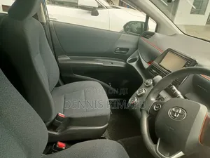Toyota Sienta 2018 Blue