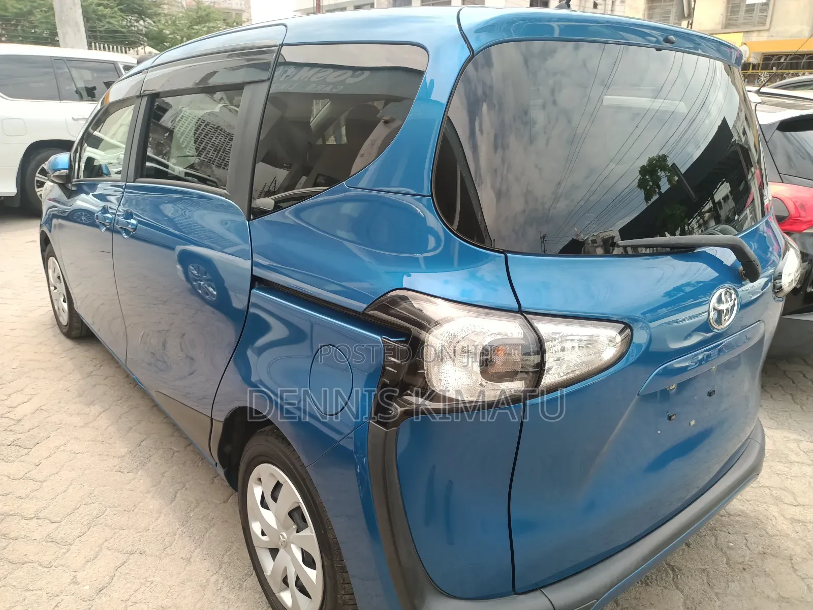 Toyota Sienta 2018 Blue